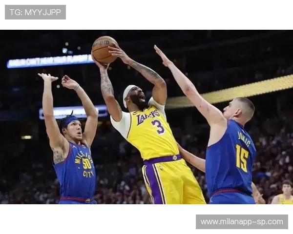 NBA抢断反击如闪电：速度与激情的极致碰撞